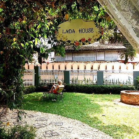 Lada House Bed & Breakfast Lampang Exterior photo