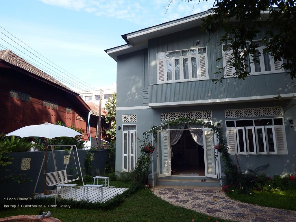 Lada House Bed & Breakfast Lampang Exterior photo