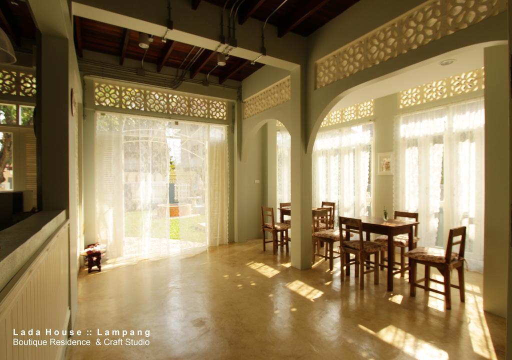 Lada House Bed & Breakfast Lampang Exterior photo
