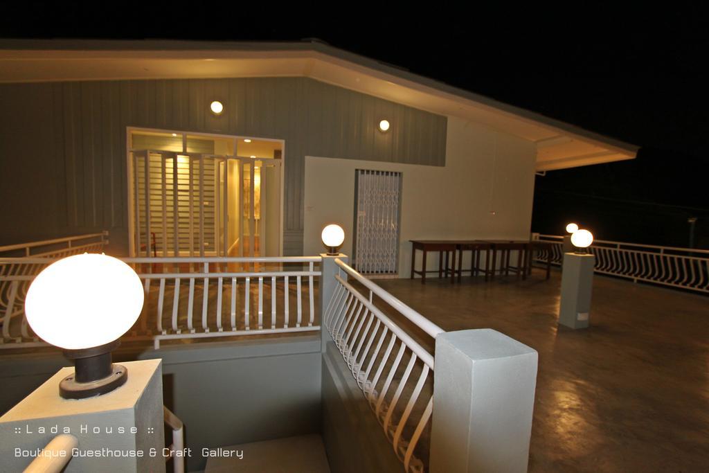 Lada House Bed & Breakfast Lampang Exterior photo