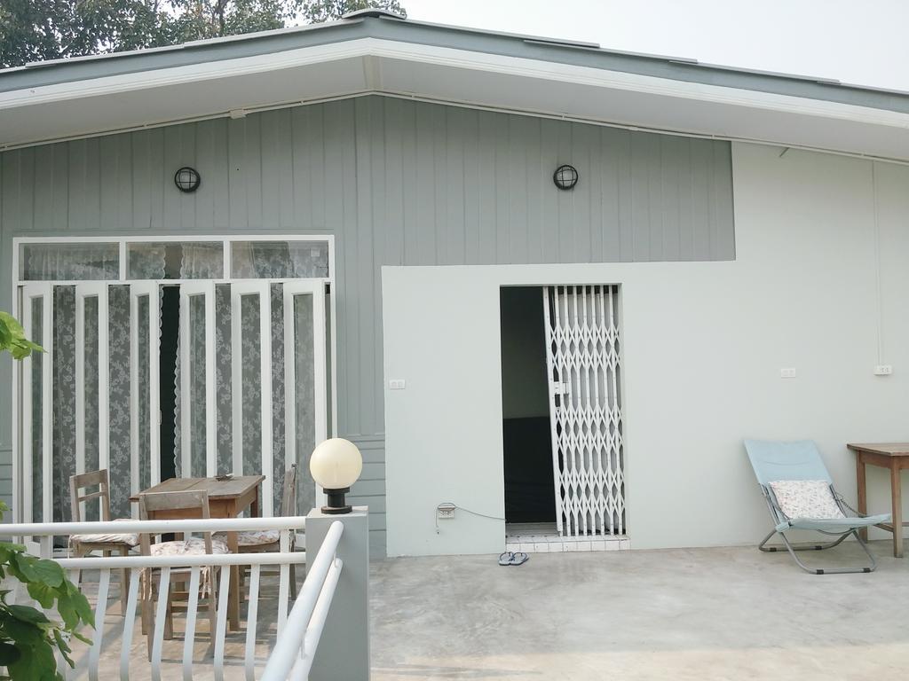 Lada House Bed & Breakfast Lampang Exterior photo