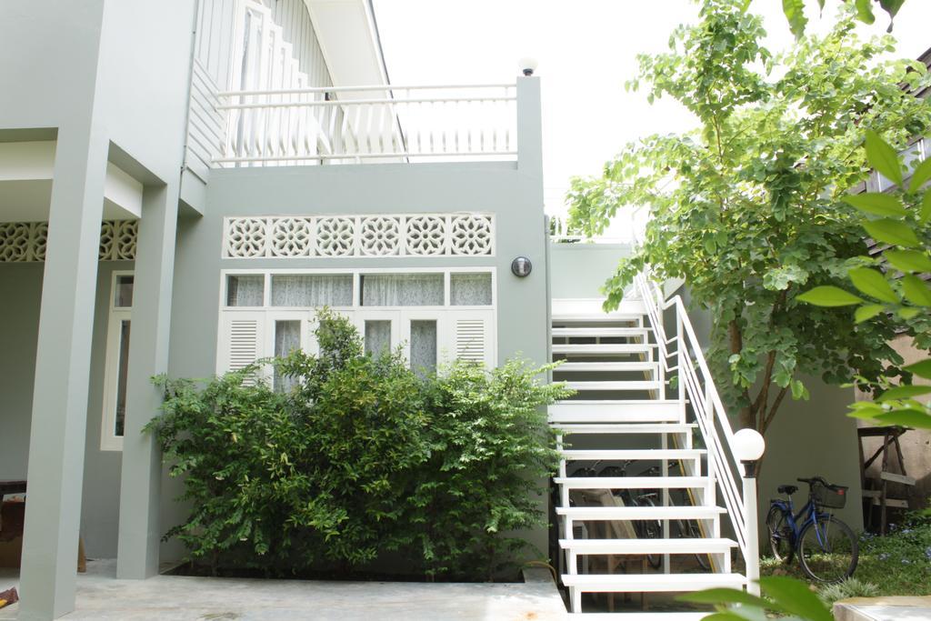 Lada House Bed & Breakfast Lampang Exterior photo