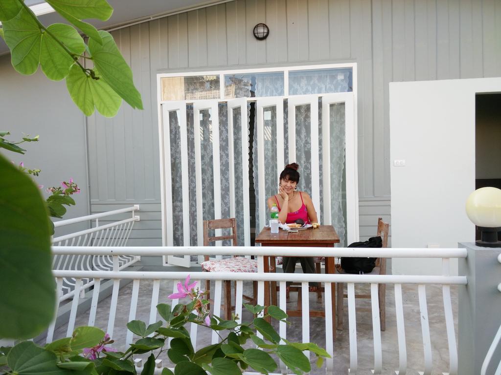 Lada House Bed & Breakfast Lampang Exterior photo