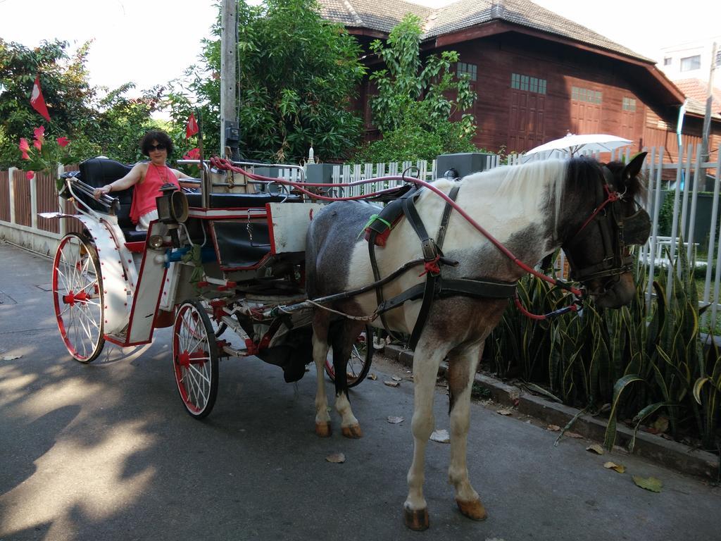 Lada House Bed & Breakfast Lampang Exterior photo