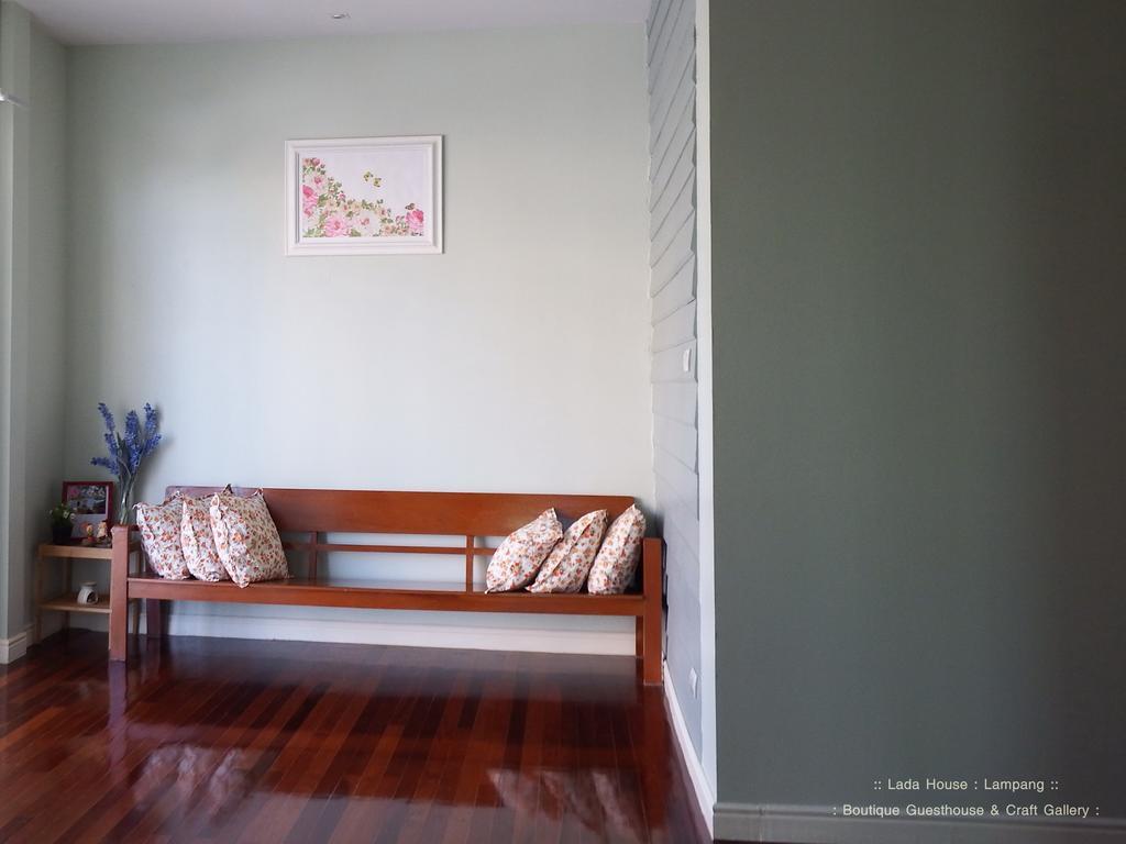Lada House Bed & Breakfast Lampang Exterior photo