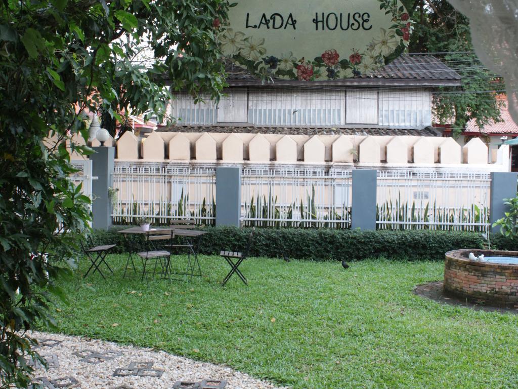 Lada House Bed & Breakfast Lampang Exterior photo