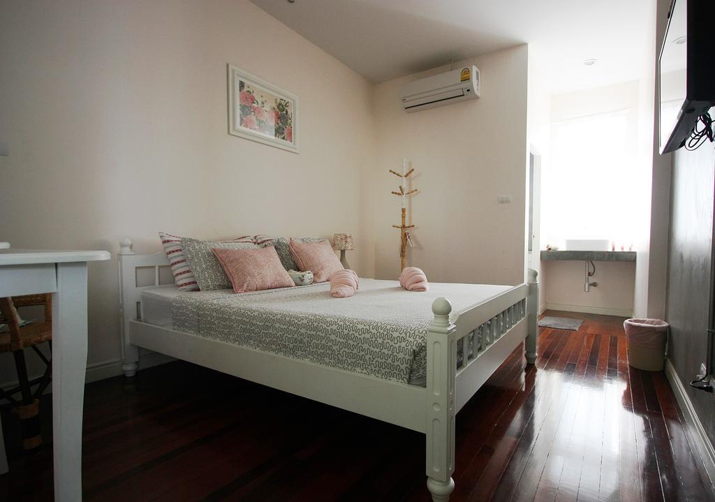Lada House Bed & Breakfast Lampang Exterior photo