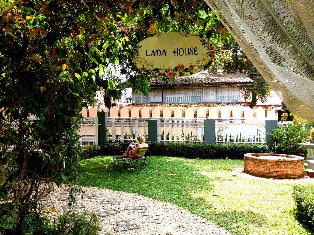Lada House Bed & Breakfast Lampang Exterior photo