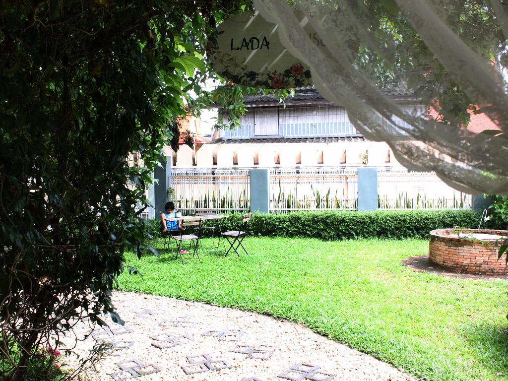 Lada House Bed & Breakfast Lampang Exterior photo