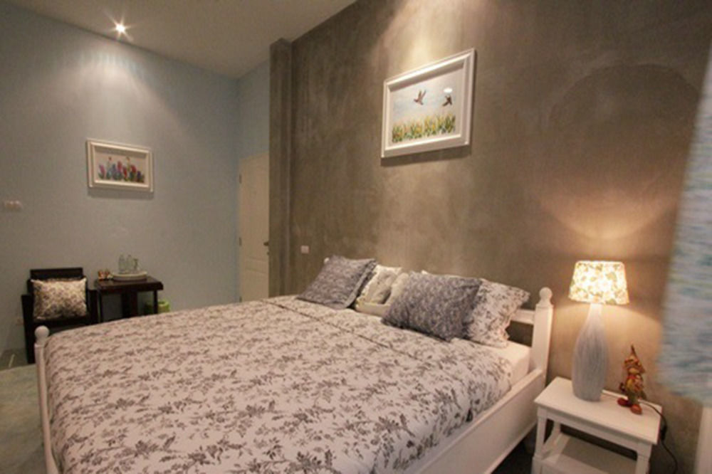 Lada House Bed & Breakfast Lampang Exterior photo